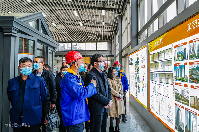 施波：貴州省工商聯副主席   徐紅：貴陽市委常委、市委統戰部部長